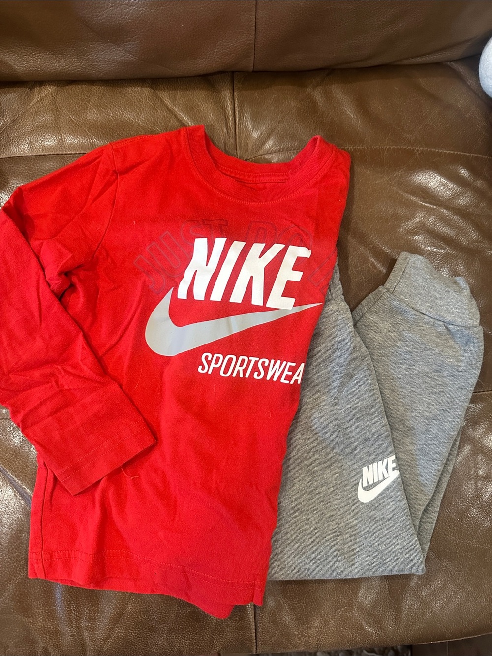 Nike Red Long Sleeve Tee and Grey Sweatpants- boys xs (4)